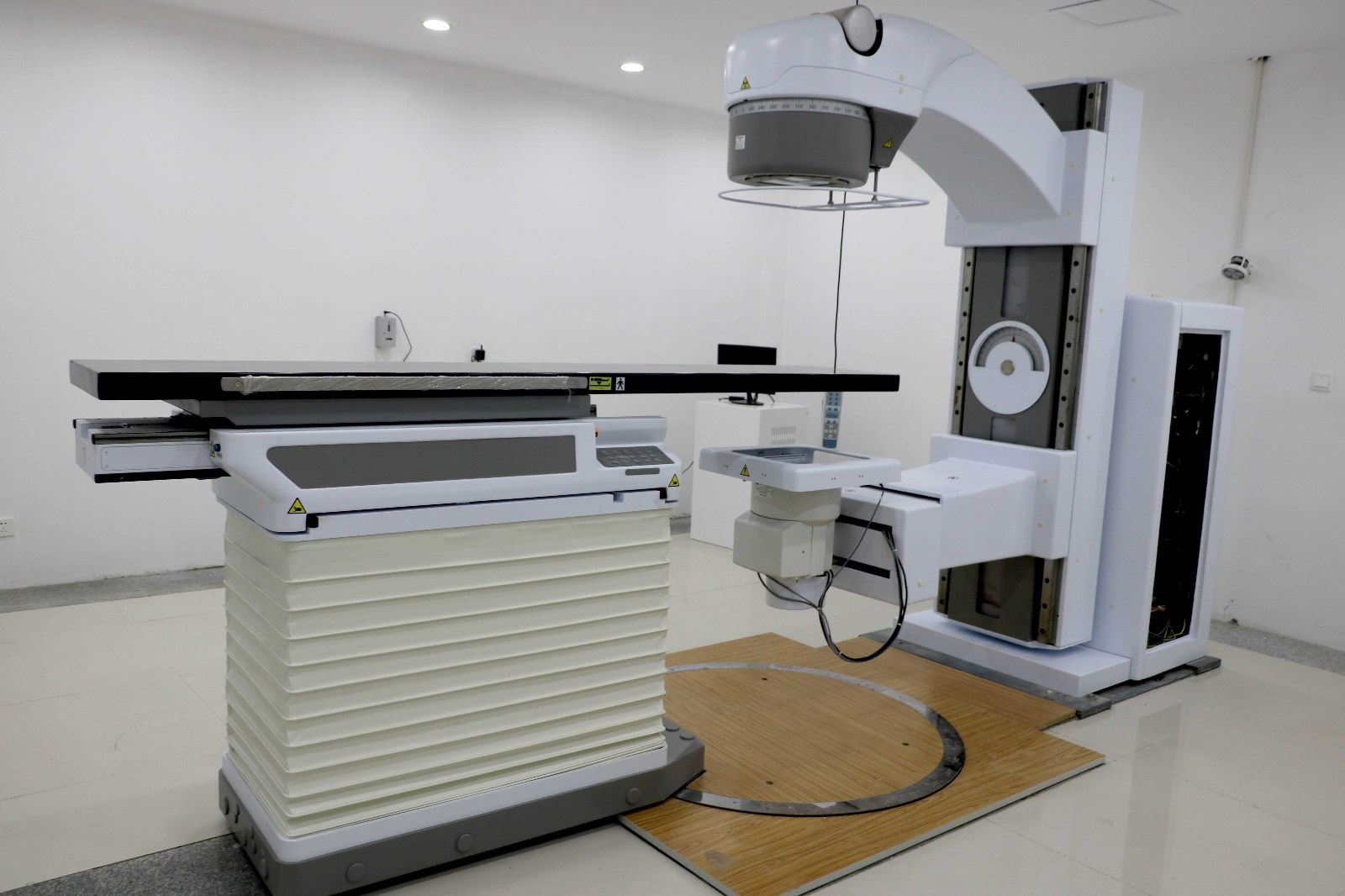 放射治疗模拟机1.jpg